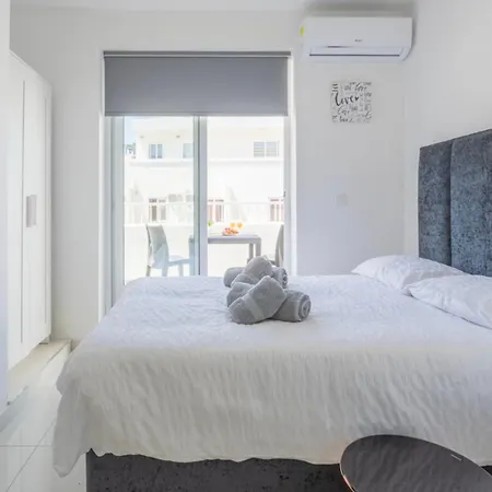 Apartament Bnbnova - Lovely Saint Julian With Terrace St. Julian's